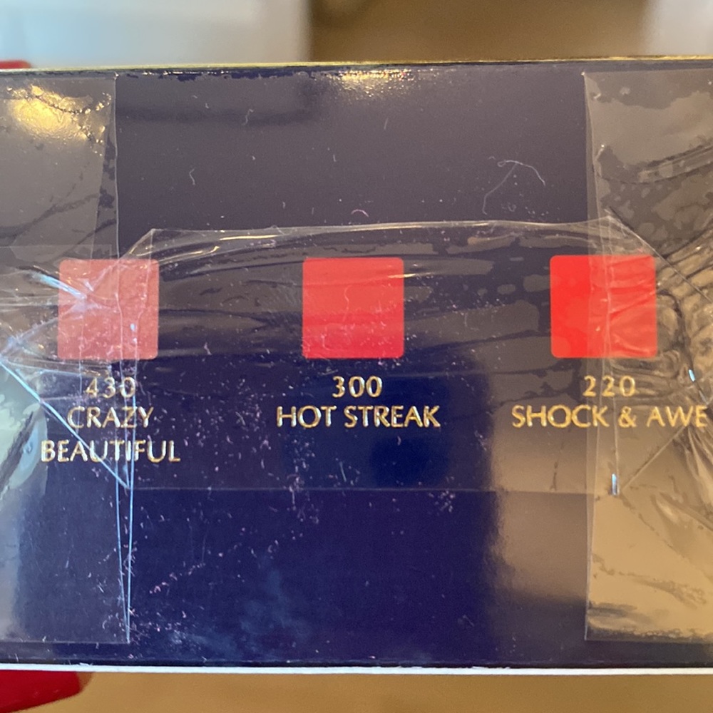 Estée Lauder Lipsticks - Picture 5 of 5